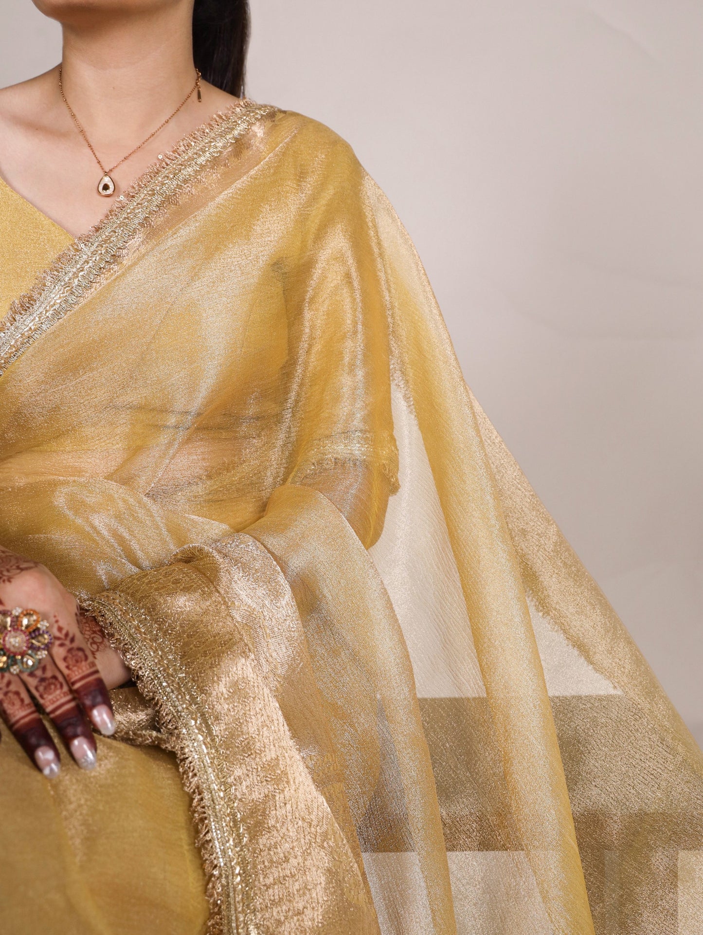 Introducing the Shivtraa Lux Shimmering in Zari and Sequins! 🍂