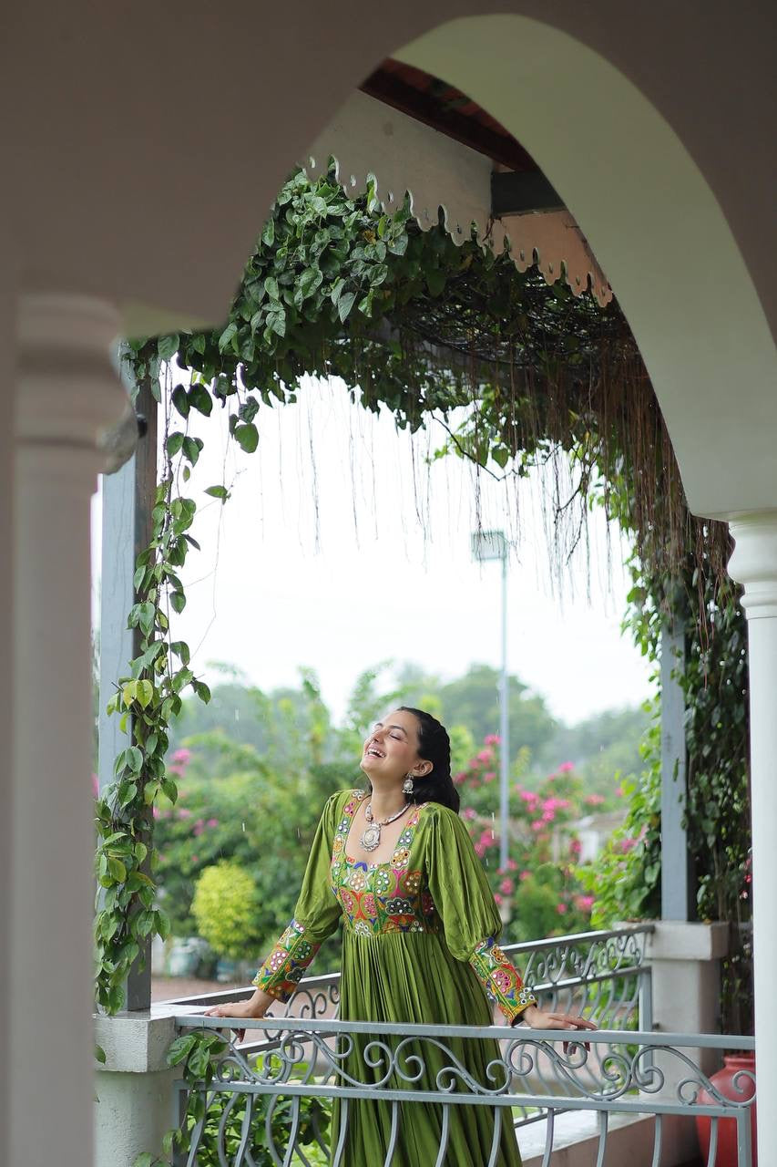 ππ» SHIVTRAA LUXURY CUSTOM DESIGNER NAVRATRI COLLECTION 2025