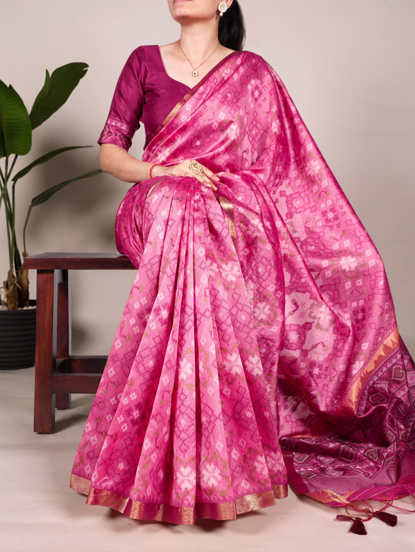 Introducing the exquisite Shivtraa Lux Art in every weave, featuring our stunning Patola Saree! 🪷