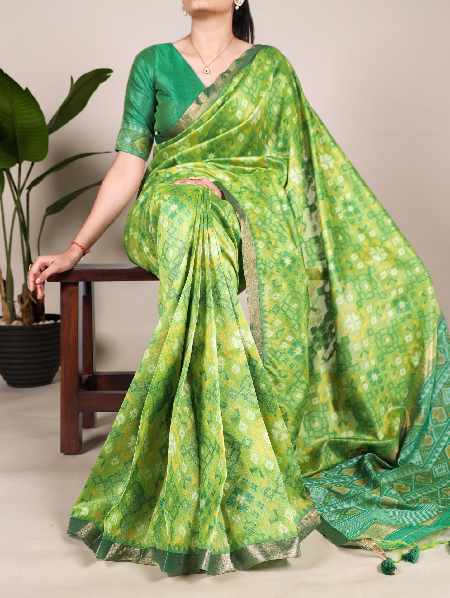 Introducing the exquisite Shivtraa Lux Art in every weave, featuring our stunning Patola Saree! 🪷