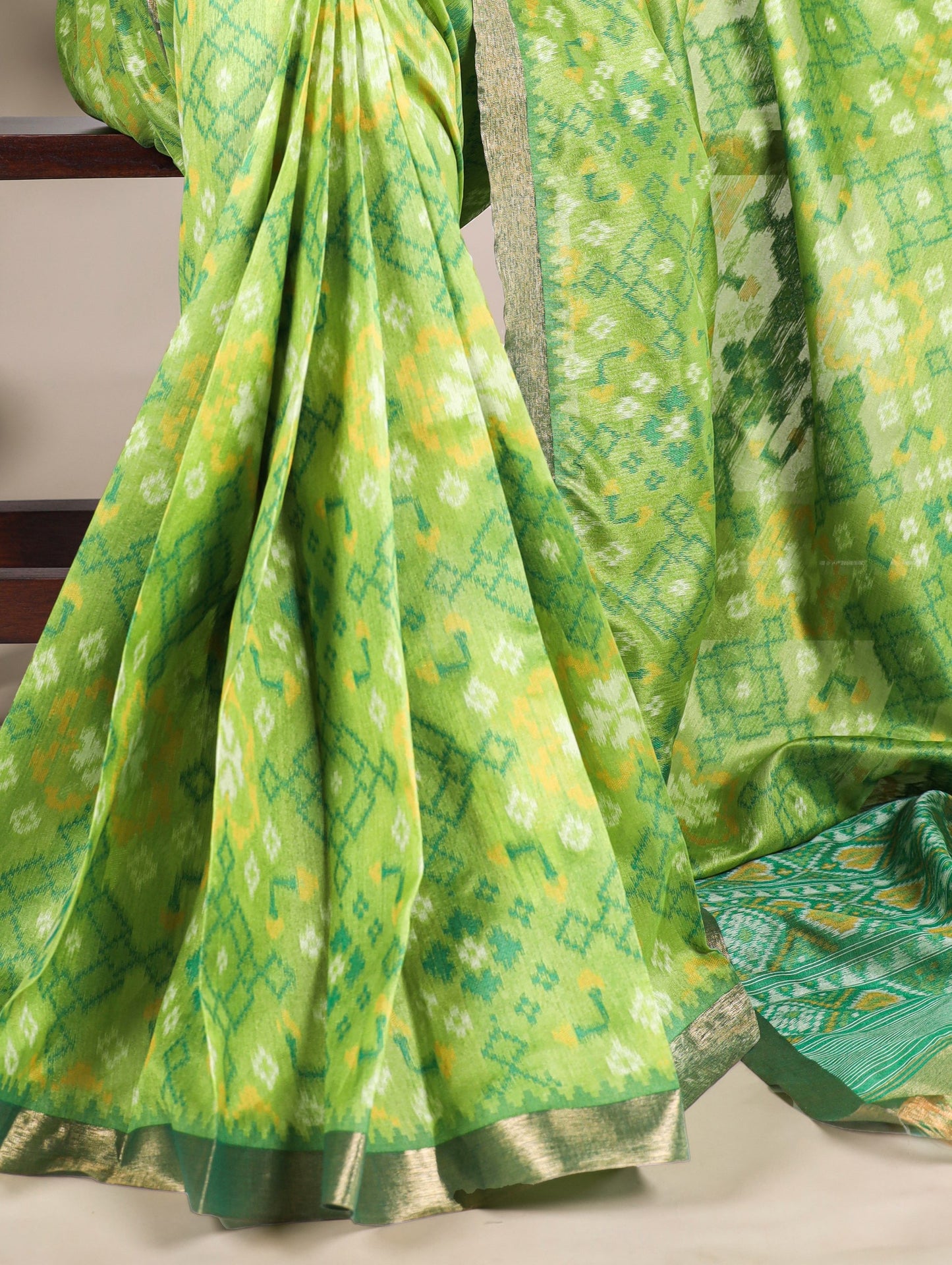Introducing the exquisite Shivtraa Lux Art in every weave, featuring our stunning Patola Saree! 🪷