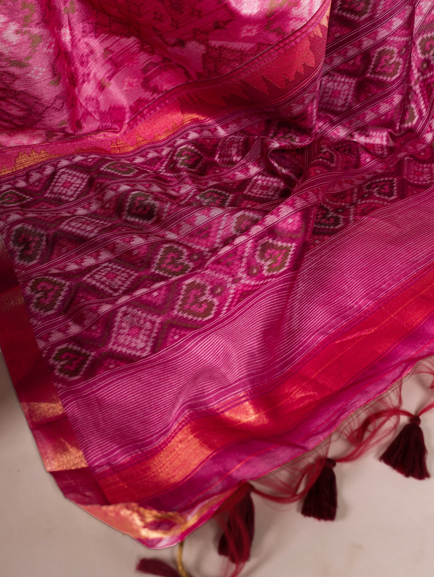 Introducing the exquisite Shivtraa Lux Art in every weave, featuring our stunning Patola Saree! 🪷
