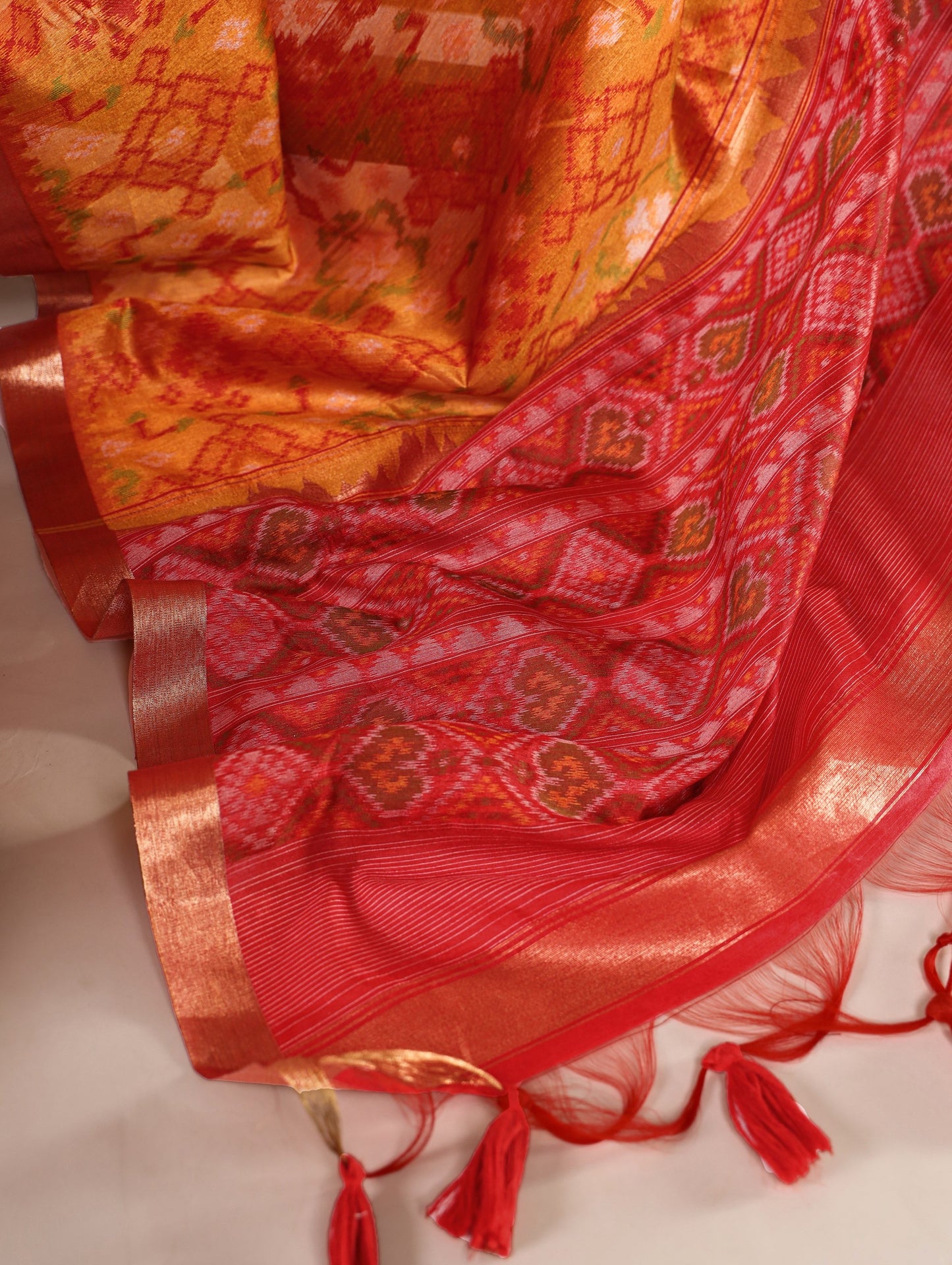Introducing the exquisite Shivtraa Lux Art in every weave, featuring our stunning Patola Saree! 🪷