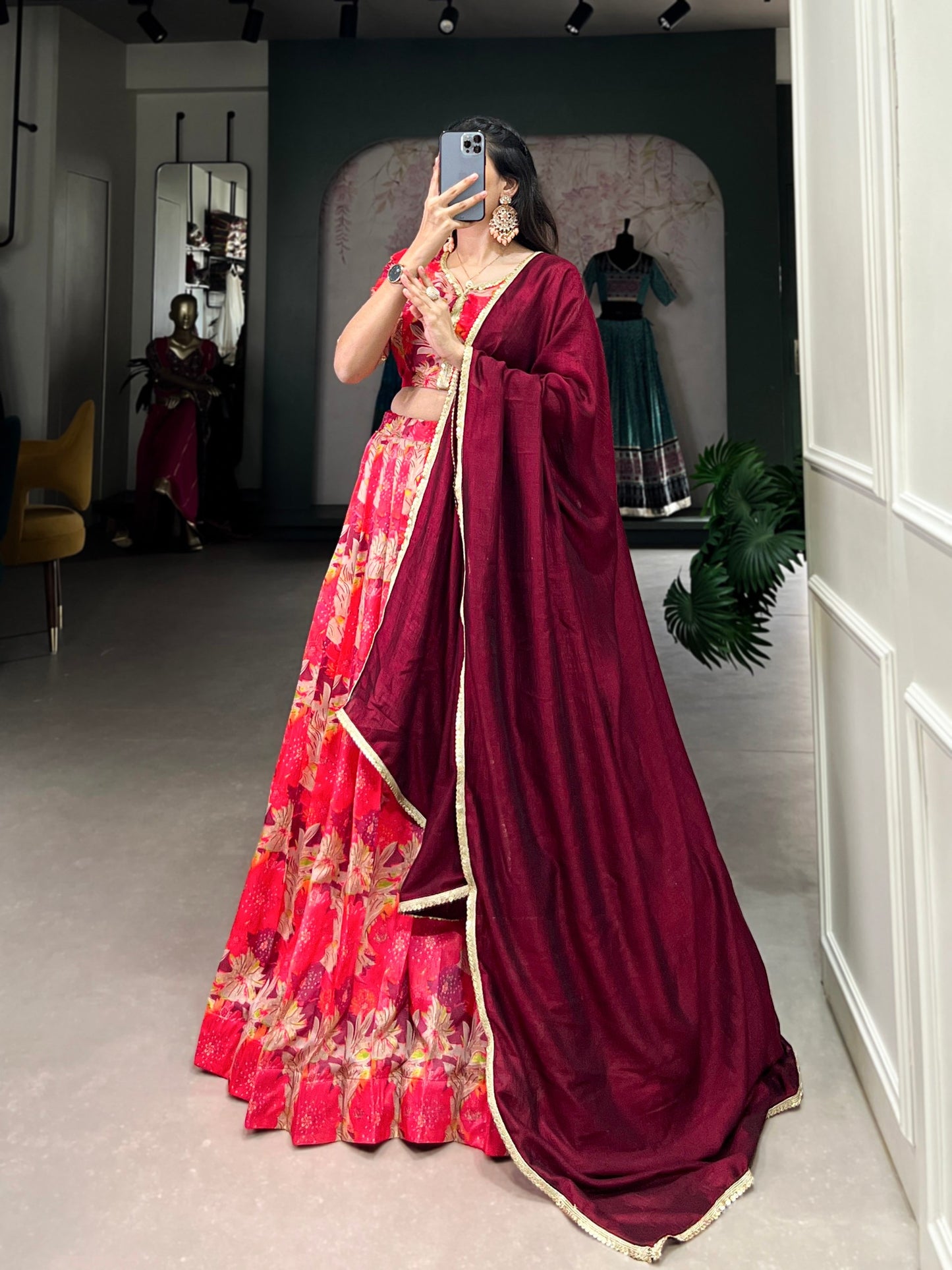 Shivtraa Lux Designer presents a regal look, courtesy of Tussar silk. 🥀