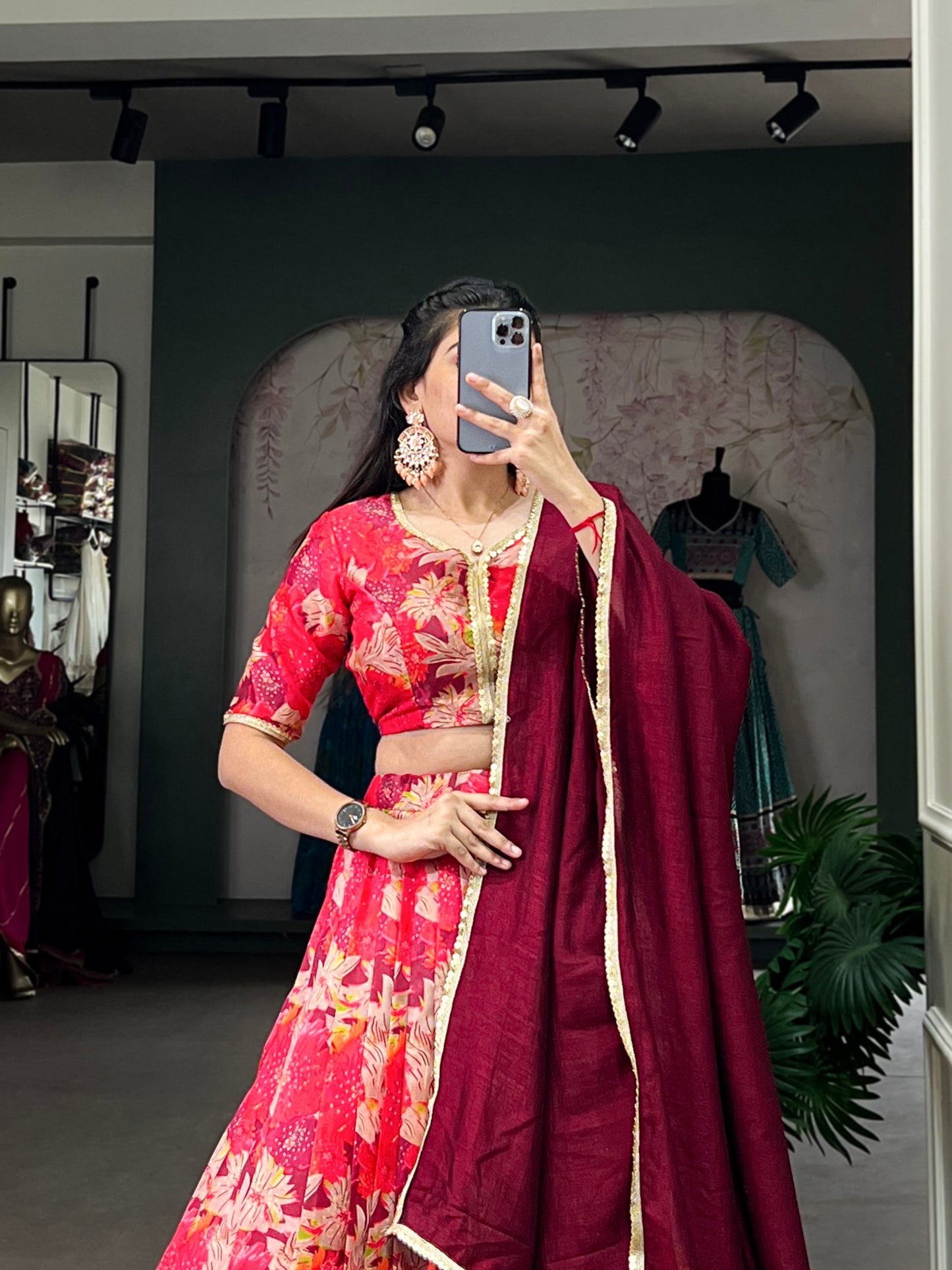 Shivtraa Lux Designer presents a regal look, courtesy of Tussar silk. 🥀